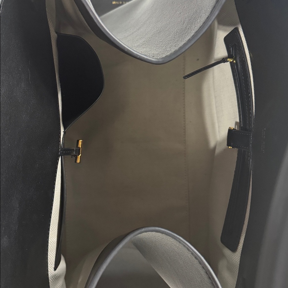 The Row knock off - Classic Black Leather Tote Bag - Structured w/ Gold Hardware - Picture 11 of 11